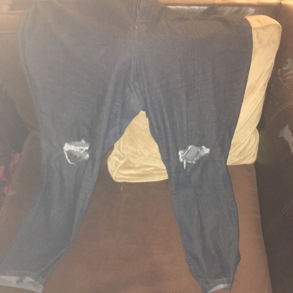 Ankle length distressed jeans